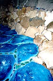 floor.jpg (21409 bytes)