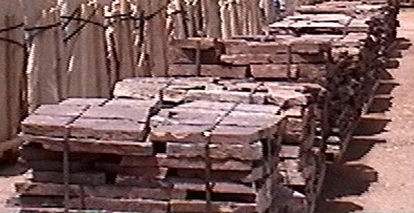 flagstone_choc.jpg (47013 bytes)
